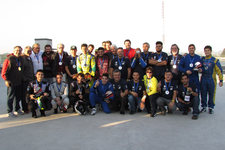 Emoção marca homenagem a Darcy de Medeiros em Interlagos