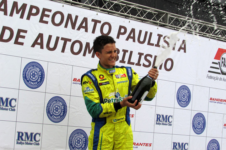 Piloto amazonense voa na chuva e ganha pela primeira vez em Interlagos