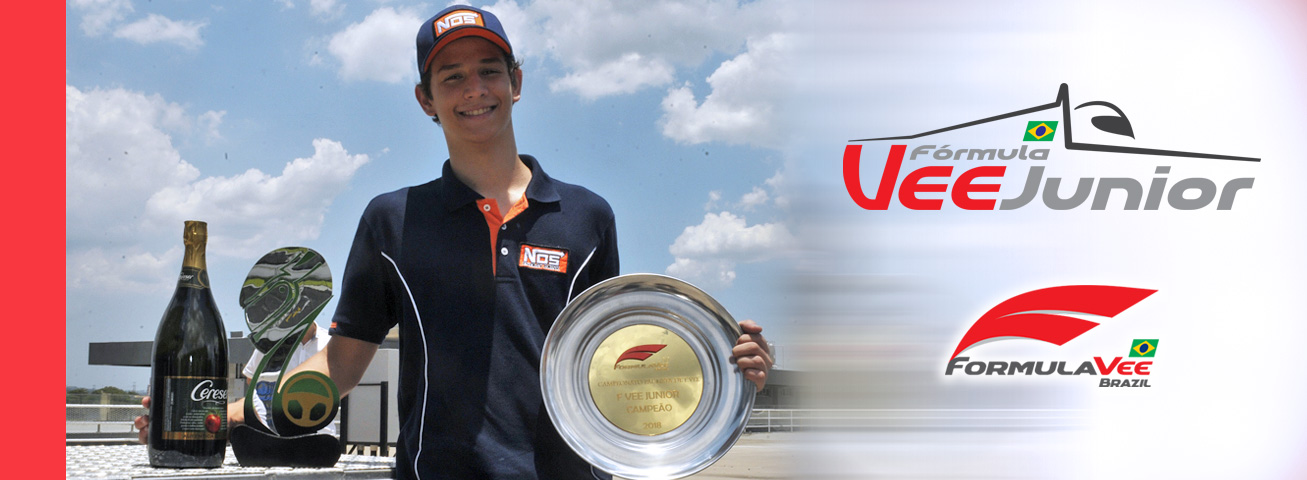 Nathan Brito é campeão da Fórmula Vee Júnior com show em Interlagos